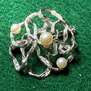 Vintage Elegant Silver toned Pearl Brooch trombone clasp or a tube clasp